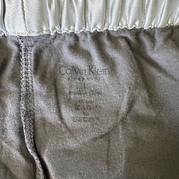 Calvin Klein Essentials in Grey with Satin Trim Long Sleeve Top and Bottom Set * - Picture 9 of 12